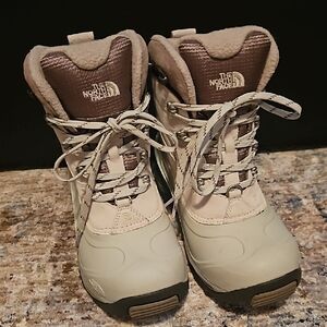 The North Face CHILLCAT III Heavy Winter Boots size 6. WATERPROOF.  PRIMALOFT